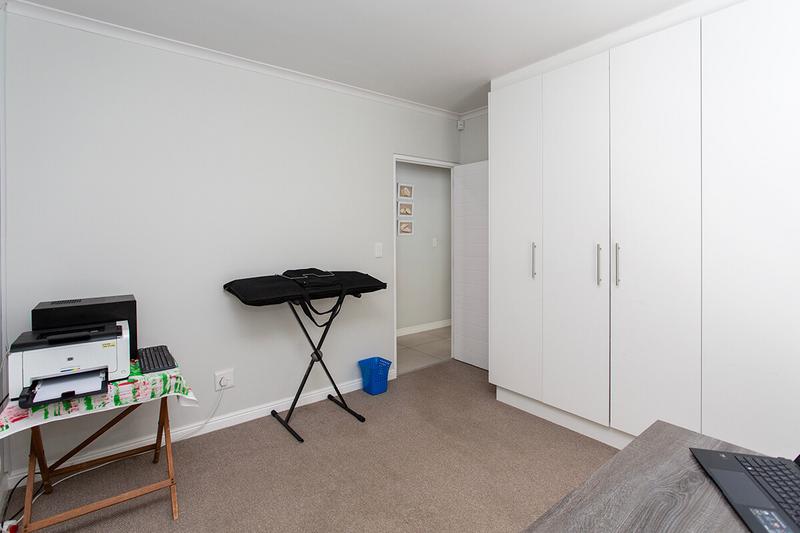 3 Bedroom Property for Sale in Sunningdale Western Cape